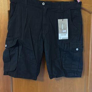 Mens cargo shorts. NWT